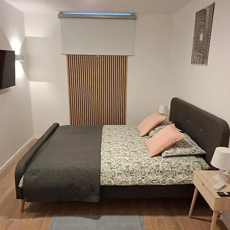 Crassula アパート